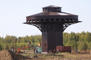 В Соколином центре на Камчатке построили башню для птиц