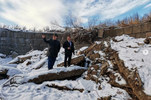 Тысяча тонн мазута хранится прямо на берегу бухты Моховой