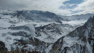 На Камчатке разработают новый турмаршрут на Мутновский вулкан