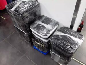 Более 100 тонн красной икры вывезли с Камчатки за три с половиной месяца