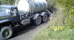 На Камчатке фотоловушка сняла тайный слив канализации в лесу