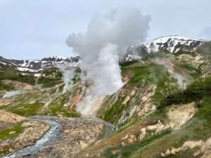 На Камчатке следят за вторым по объему извержений гейзером в мире