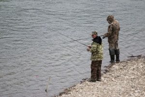 Сахалин или Камчатка: где выгоднее любительская рыбалка?
