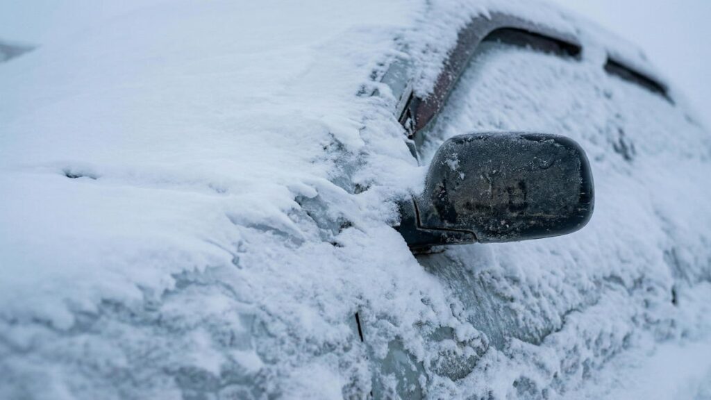 Юг Камчатки завалило снегом: осадков выпало в семь раз больше нормы