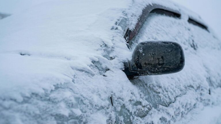 Юг Камчатки завалило снегом: осадков выпало в семь раз больше нормы