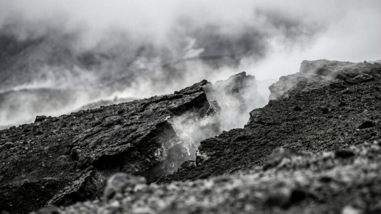 Землетрясение на Камчатке нарушило режим работы гейзеров и разбудило вулкан